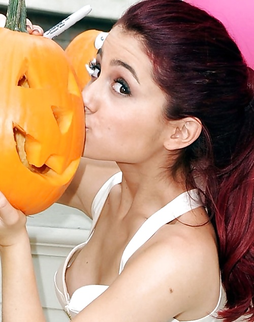 Ariana grande
 #26062888