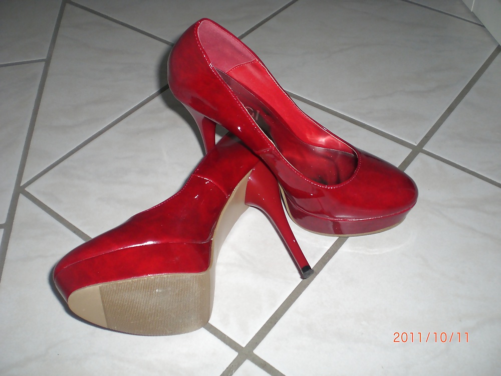 Cumshot over her red High Heels #29713253