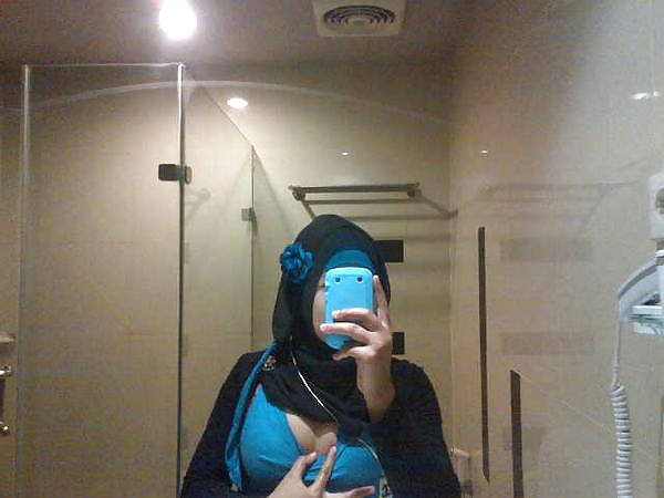 Indonesia-cewek jilbab di hotel
 #30213554