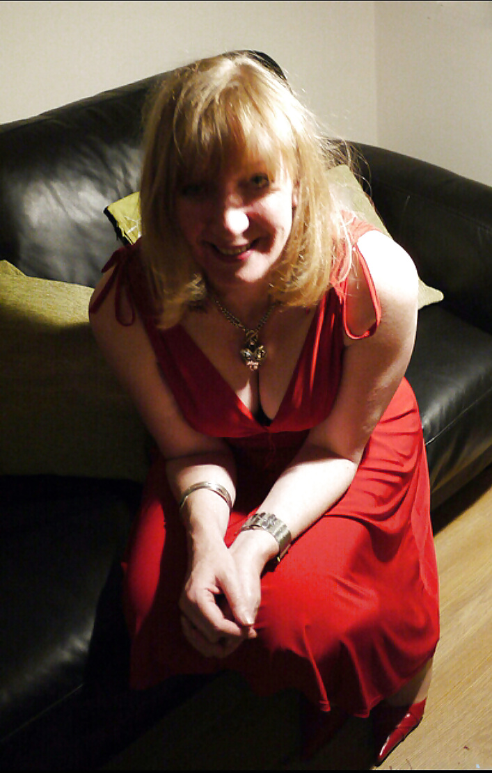British Mary Im Roten Kleid Leeds #23569845