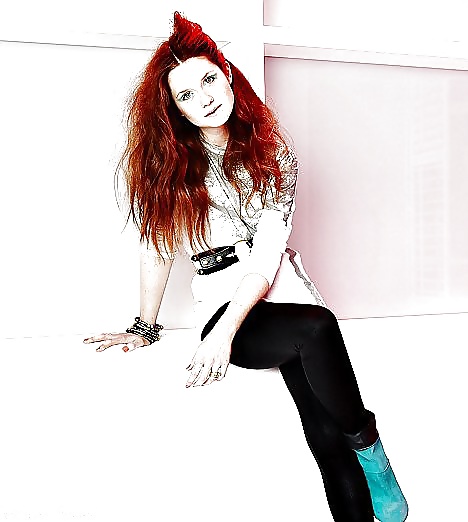 Bonnie Wright #27415456