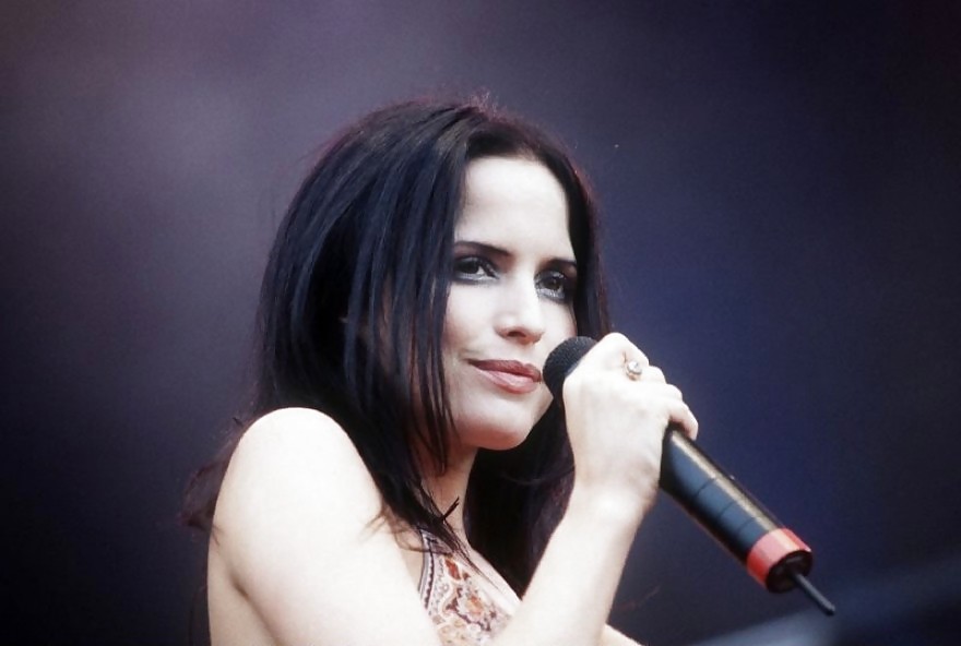 Godetevi veramente la faccia più perfetta di celebrità del mondo andrea corr
 #37514536