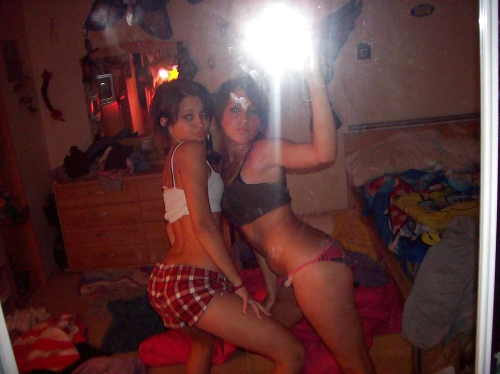 Jóvenes calientes
 #28538574