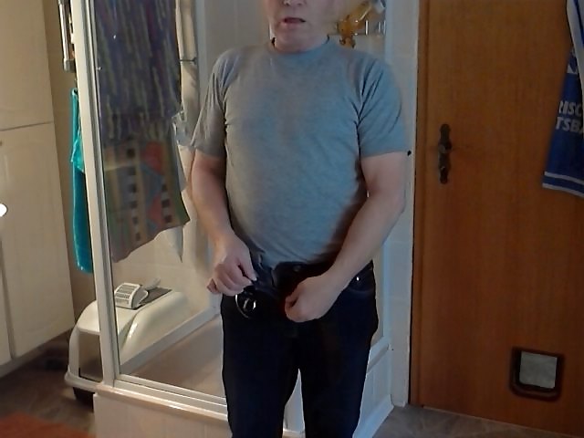 Ich gehe duschen
 #23298879