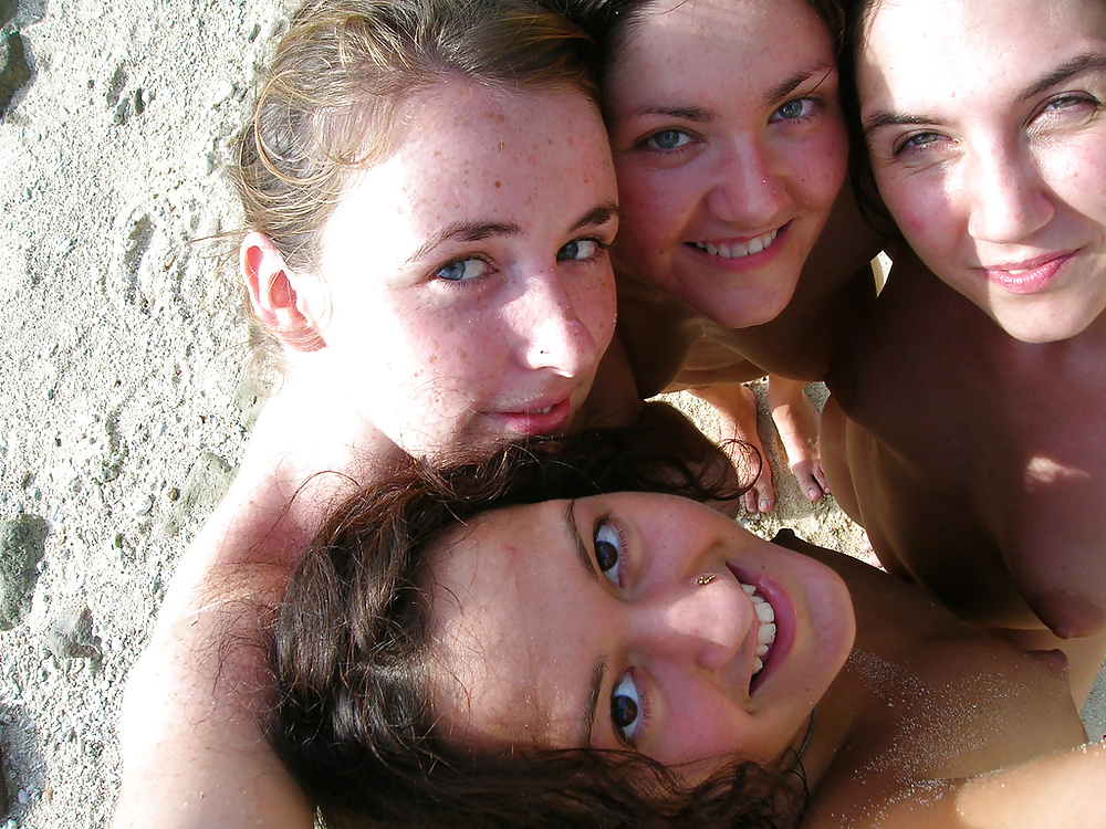 Bathing between friends #29264283