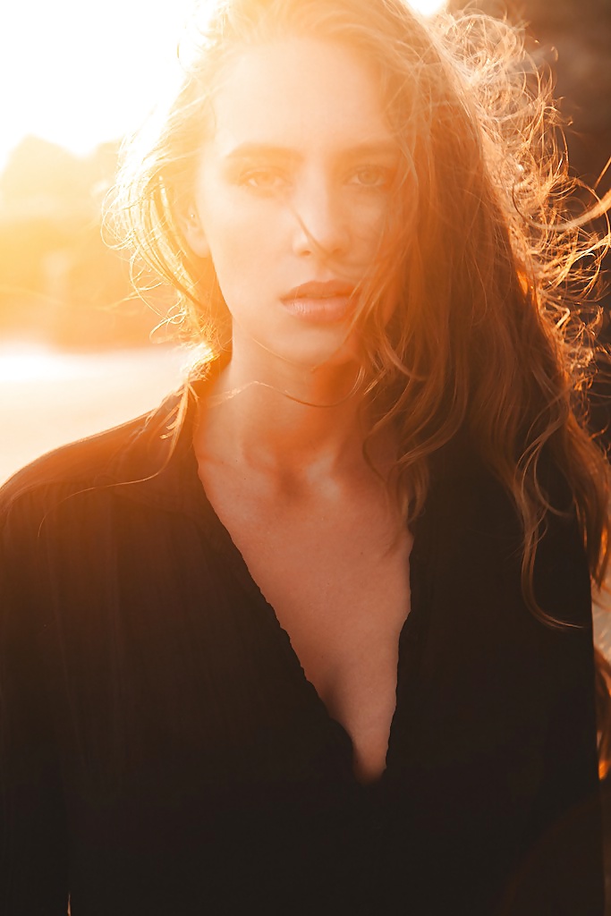 Dylan penn en la playa, septiembre de 2012
 #28763135