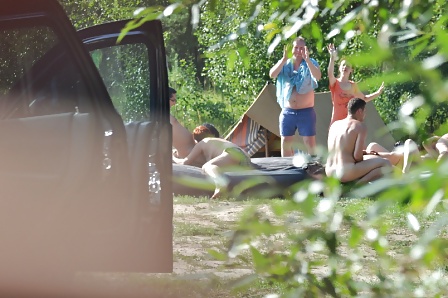 Russische Nudisten Haben Spaß Im Wald #35415400