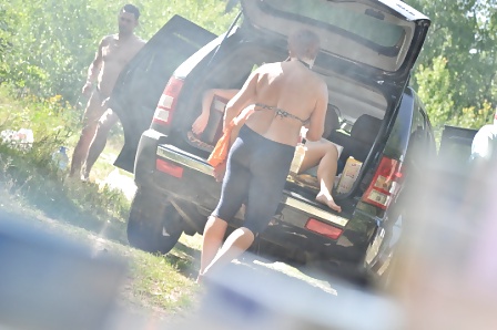 Russische Nudisten Haben Spaß Im Wald #35415473