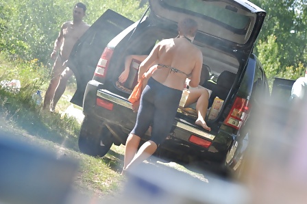 Russische Nudisten Haben Spaß Im Wald #35415504