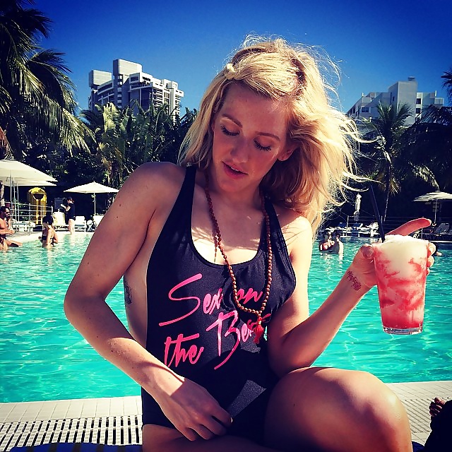 Ellie goulding bikini + tetas 
 #26000993