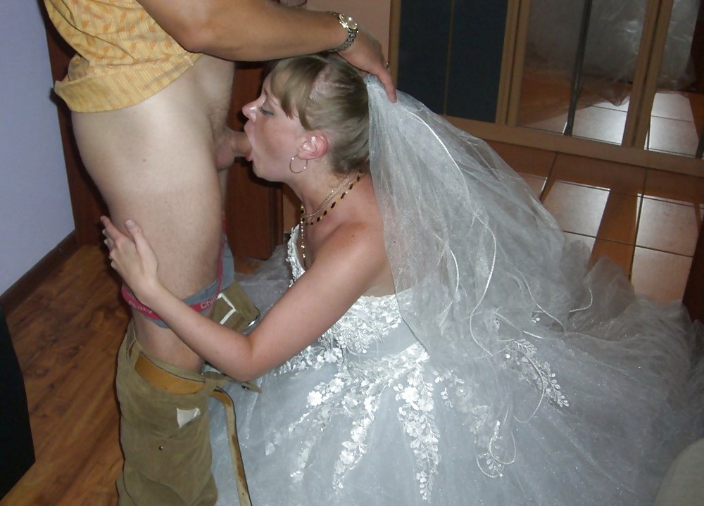 お母さんや奥さんがポーズをとったり、使われたりするシーンが多いです。
 #36172107