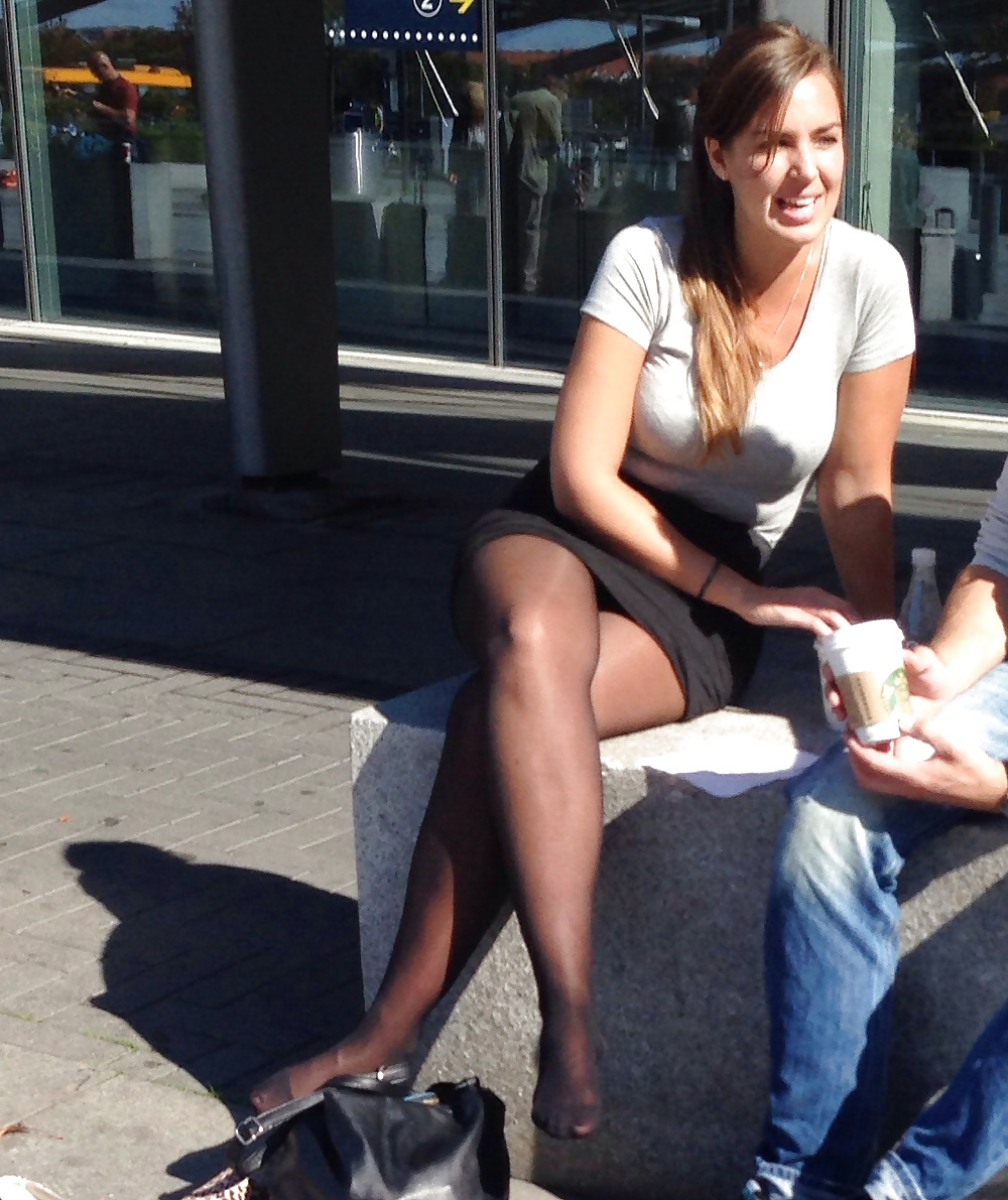 Candid pantyhose feet at airport #29911966