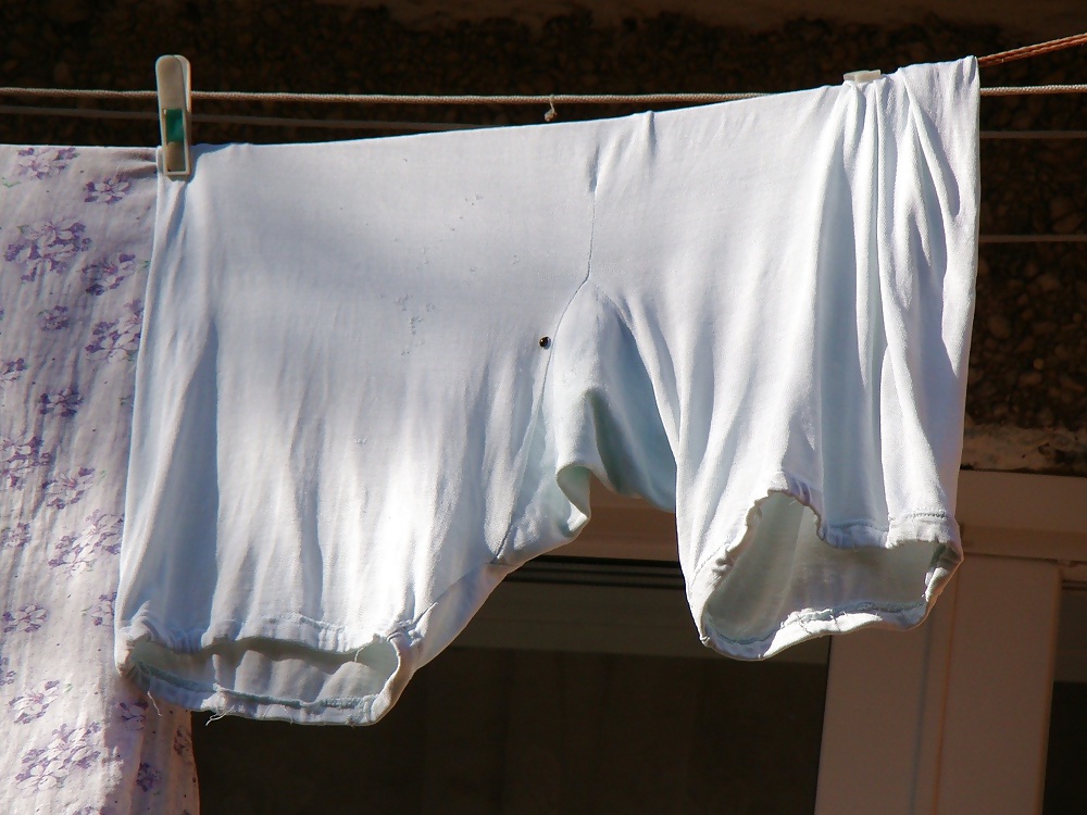 Knickers and panties on a clothesline! Amateur! #33703568