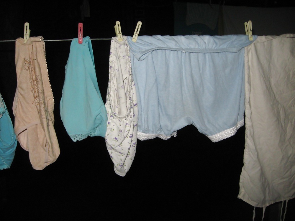 Knickers and panties on a clothesline! Amateur! #33703586