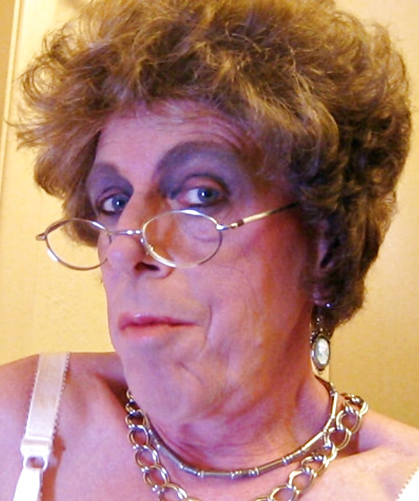 Joanne Slam - Brunette Coquine Granny Transsexuelle #27056860