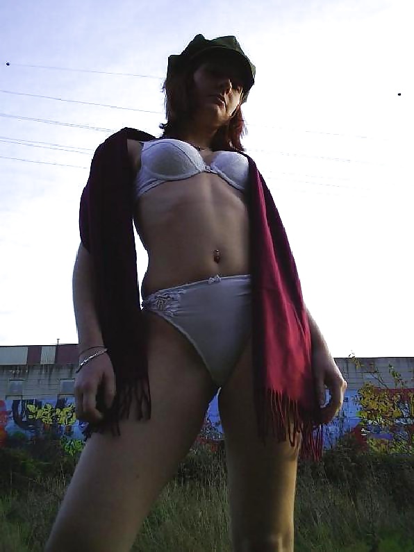 彼女は展示会が大好き
 #31361342