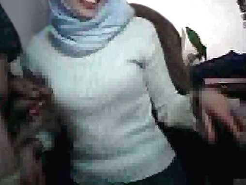 Hijab webcam árabe en la oficina lleva egipcio o turco jilbab
 #36234235