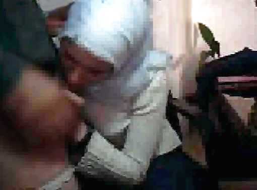 Hijab webcam árabe en la oficina lleva egipcio o turco jilbab
 #36234254