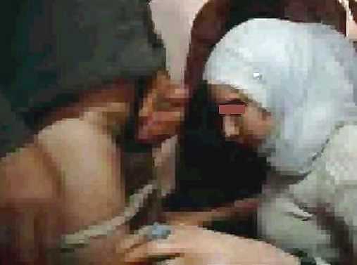 Hijab webcam árabe en la oficina lleva egipcio o turco jilbab
 #36234284