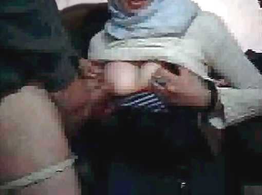 Hijab webcam árabe en la oficina lleva egipcio o turco jilbab
 #36234301