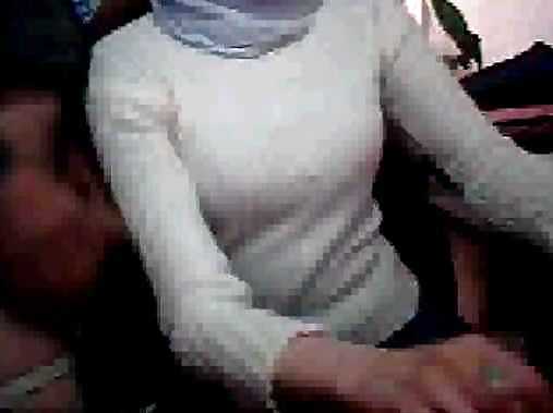 Hijab webcam árabe en la oficina lleva egipcio o turco jilbab
 #36234313