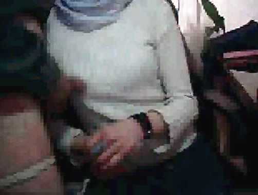 Hijab webcam árabe en la oficina lleva egipcio o turco jilbab
 #36234316
