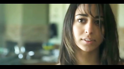 Can anyone tell me what is the name of this girl? #28256492