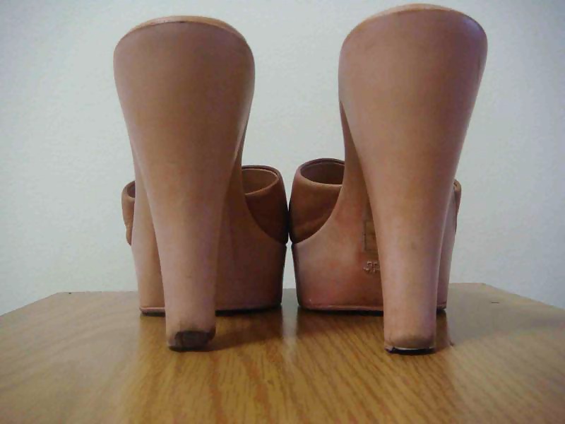 Clog Heel Pizzare. #39408206