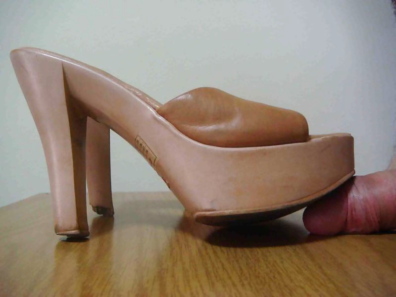 Clog Heel Pizzare. #39408322