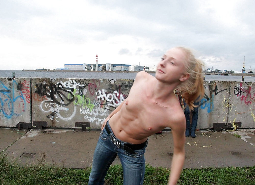 Chicas sexys usando jeans
 #23262938