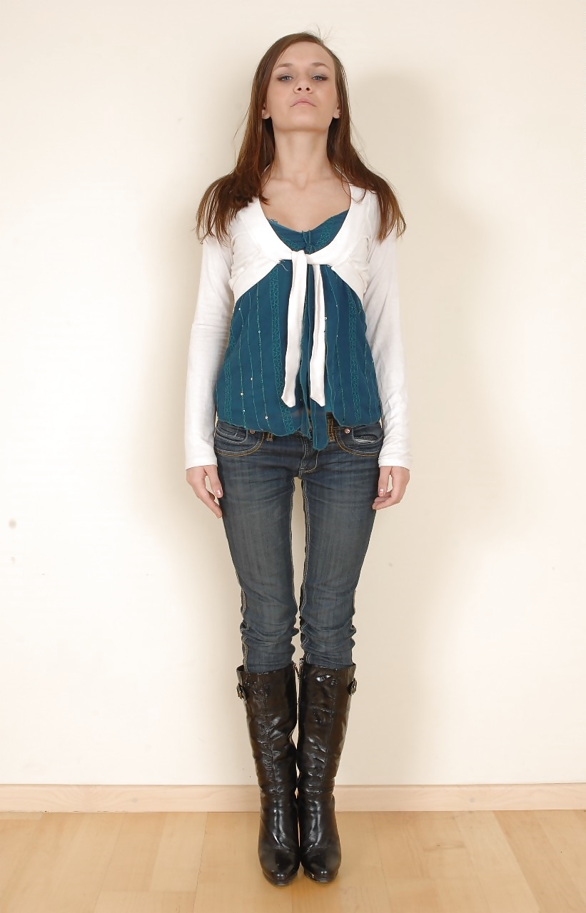 Chicas sexys usando jeans
 #23263582