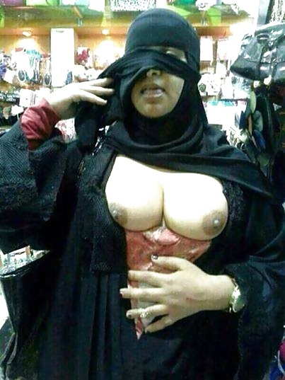 Modest Muslim whore flashes tits for discount  #28029185