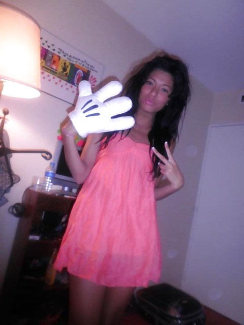 ビュッフェスタイルの女の子
 #35227327