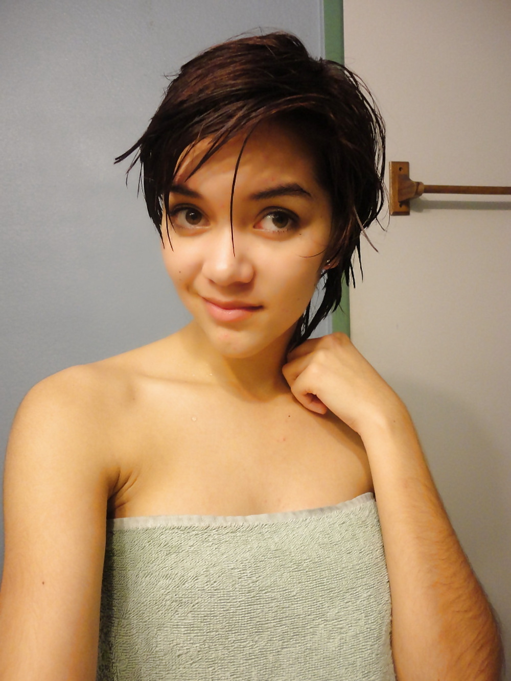 シャワーを浴びる可愛い女の子（素人
 #29176833