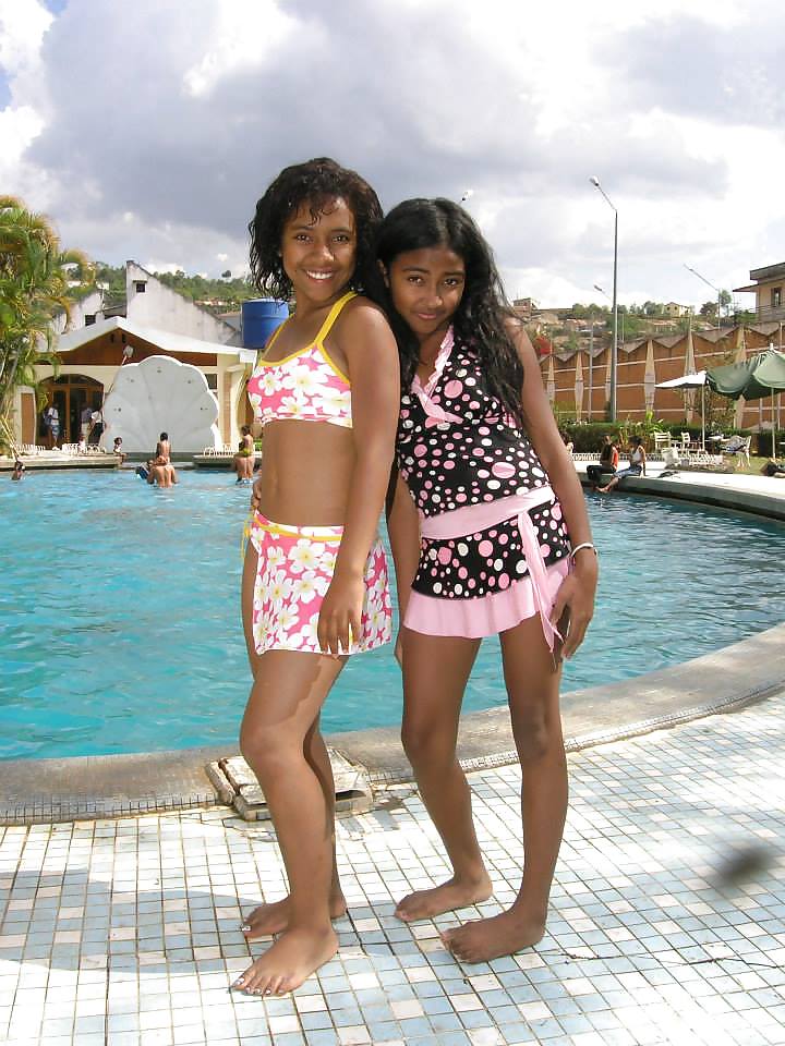マダガスカル、ソフィア・ホテル・フィアナランソアへの少女たち
 #24888672