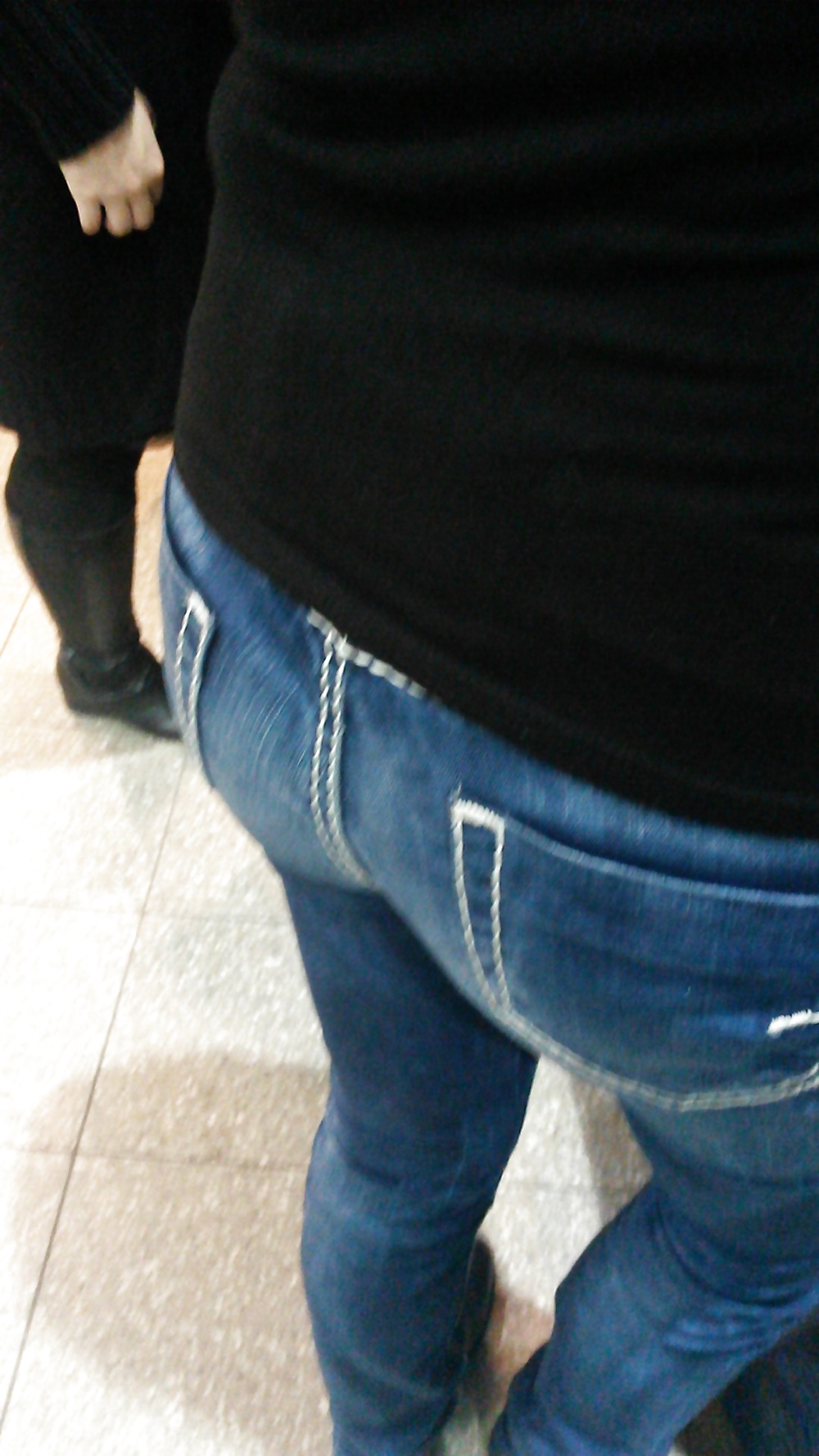 Culo di jeans voyeur 34 voyeur
 #31132342
