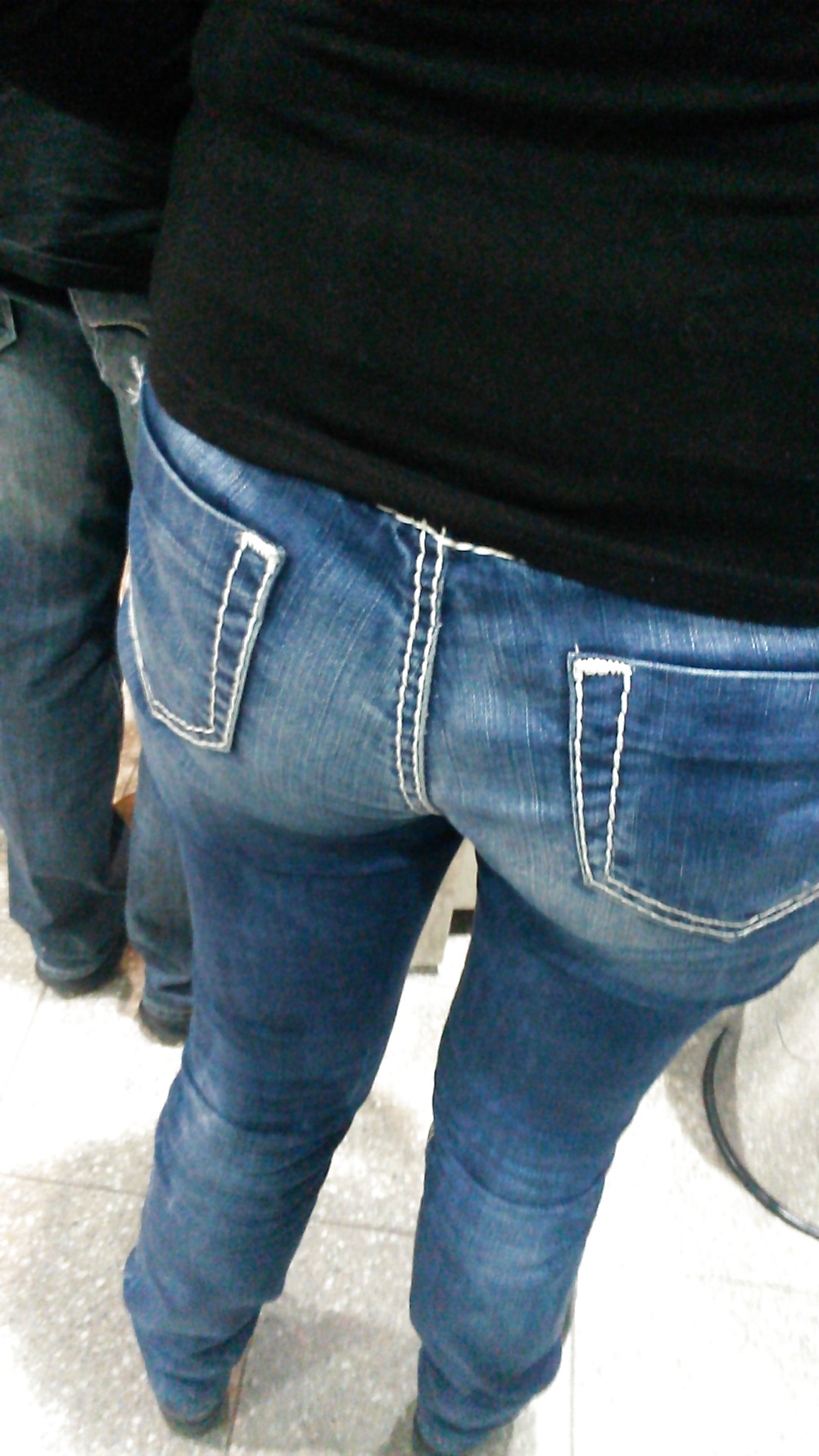 Culo di jeans voyeur 34 voyeur
 #31132348