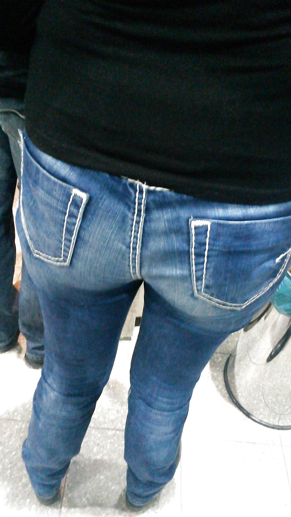 Culo di jeans voyeur 34 voyeur
 #31132354