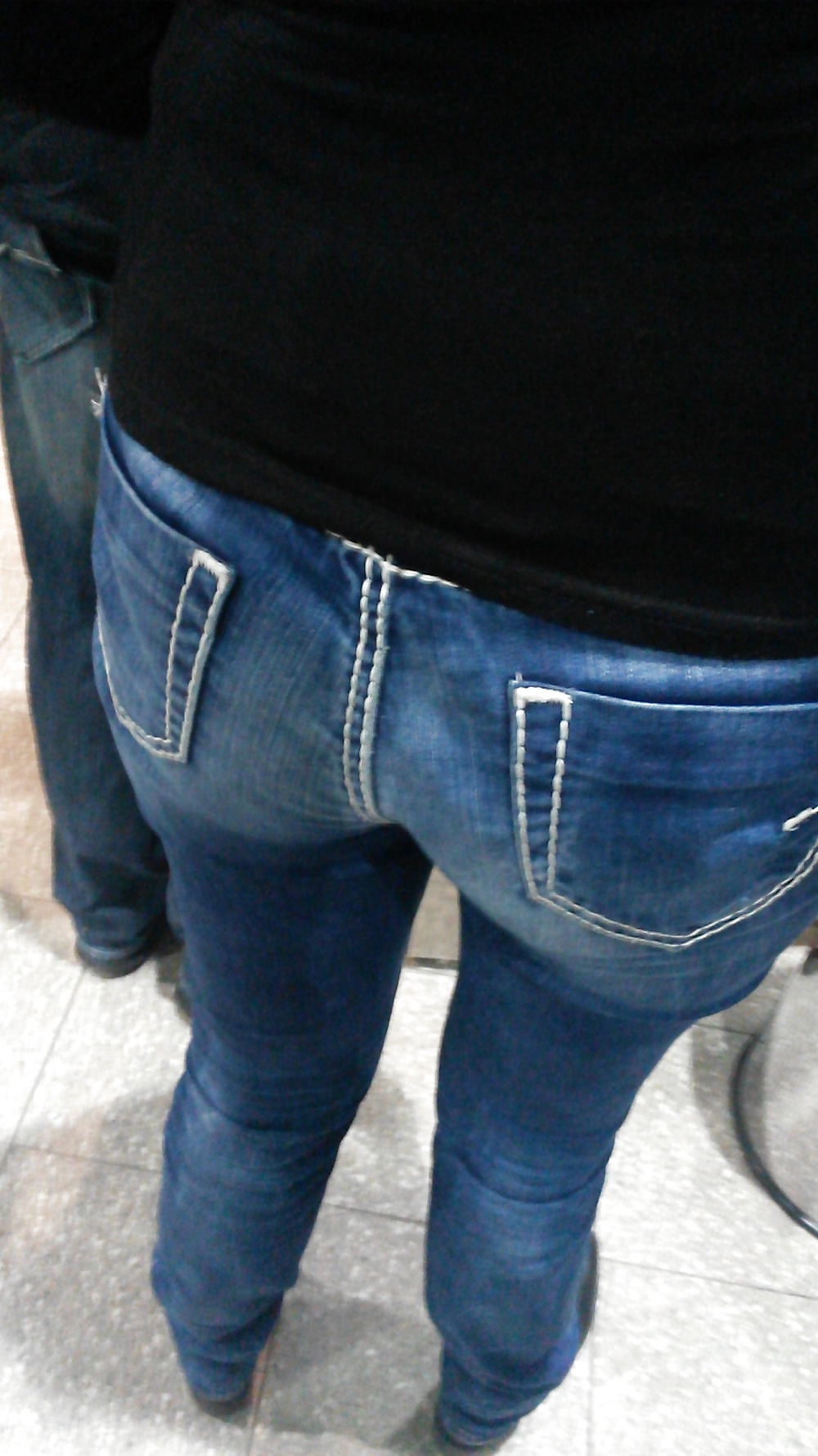 Culo di jeans voyeur 34 voyeur
 #31132358