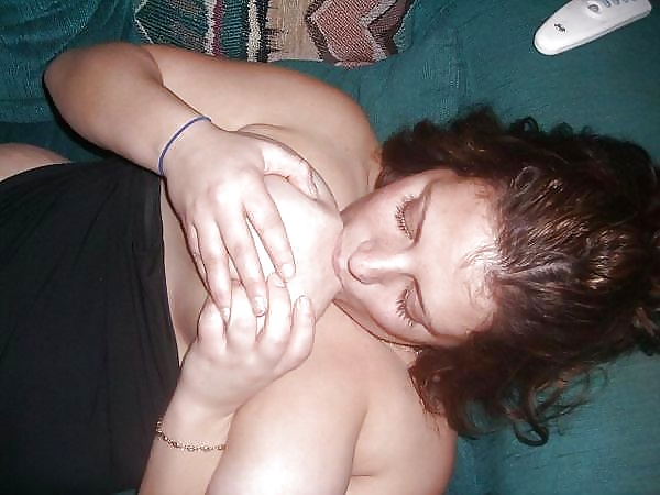 Selbst. Nippel. Saugen. #31502725