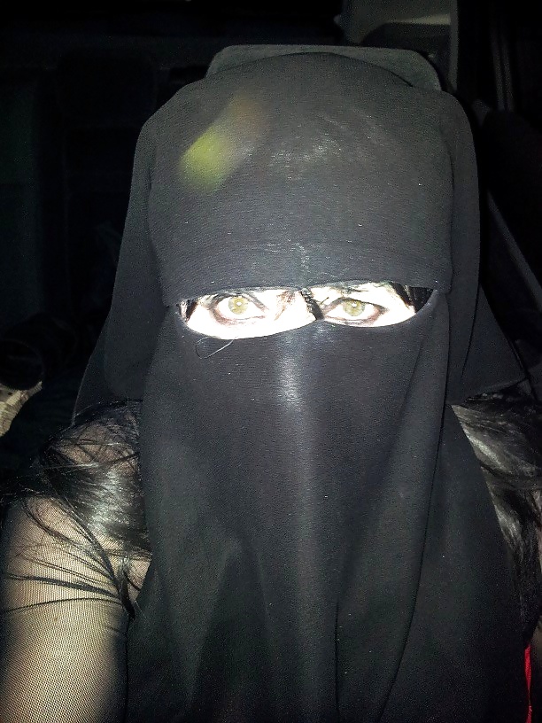 Niqab en mi coche
 #31113607