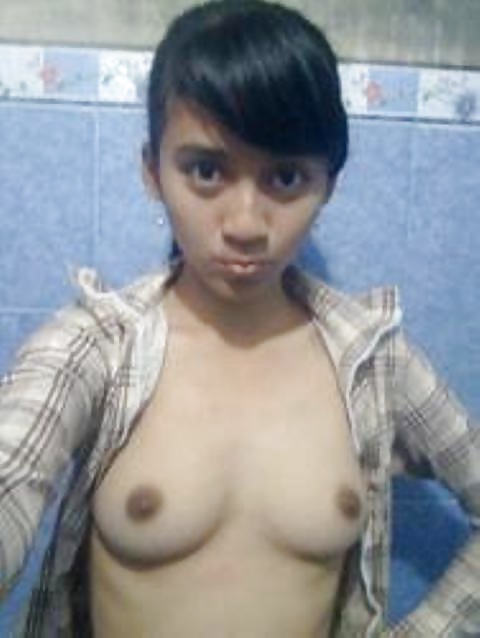 Awek 103
 #24577972