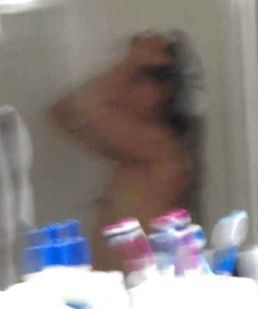 シャワーを浴びる前に服を脱ぐアジアン・ミルフ
 #27452065