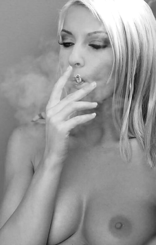 Babes Fumeurs - Beaux Seins Et Seins Savoureux #34202978