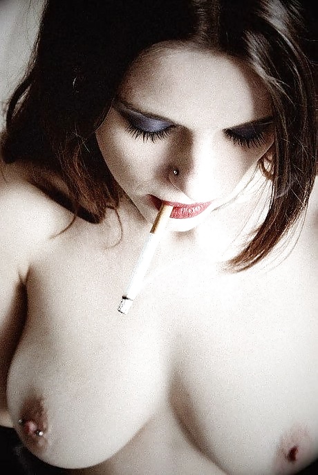 Babes Fumeurs - Beaux Seins Et Seins Savoureux #34202994