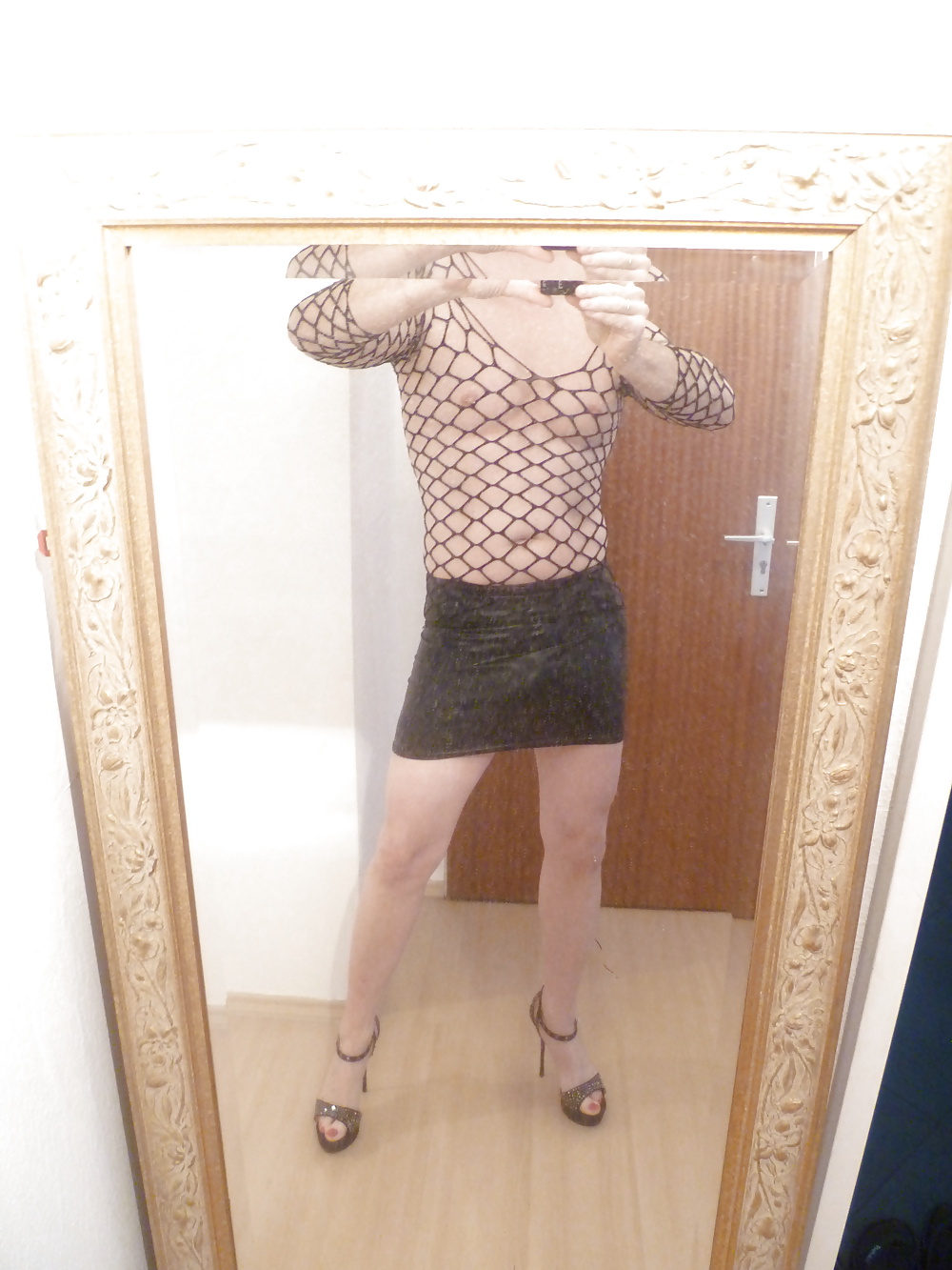 Skirt net and shoes  #30246488