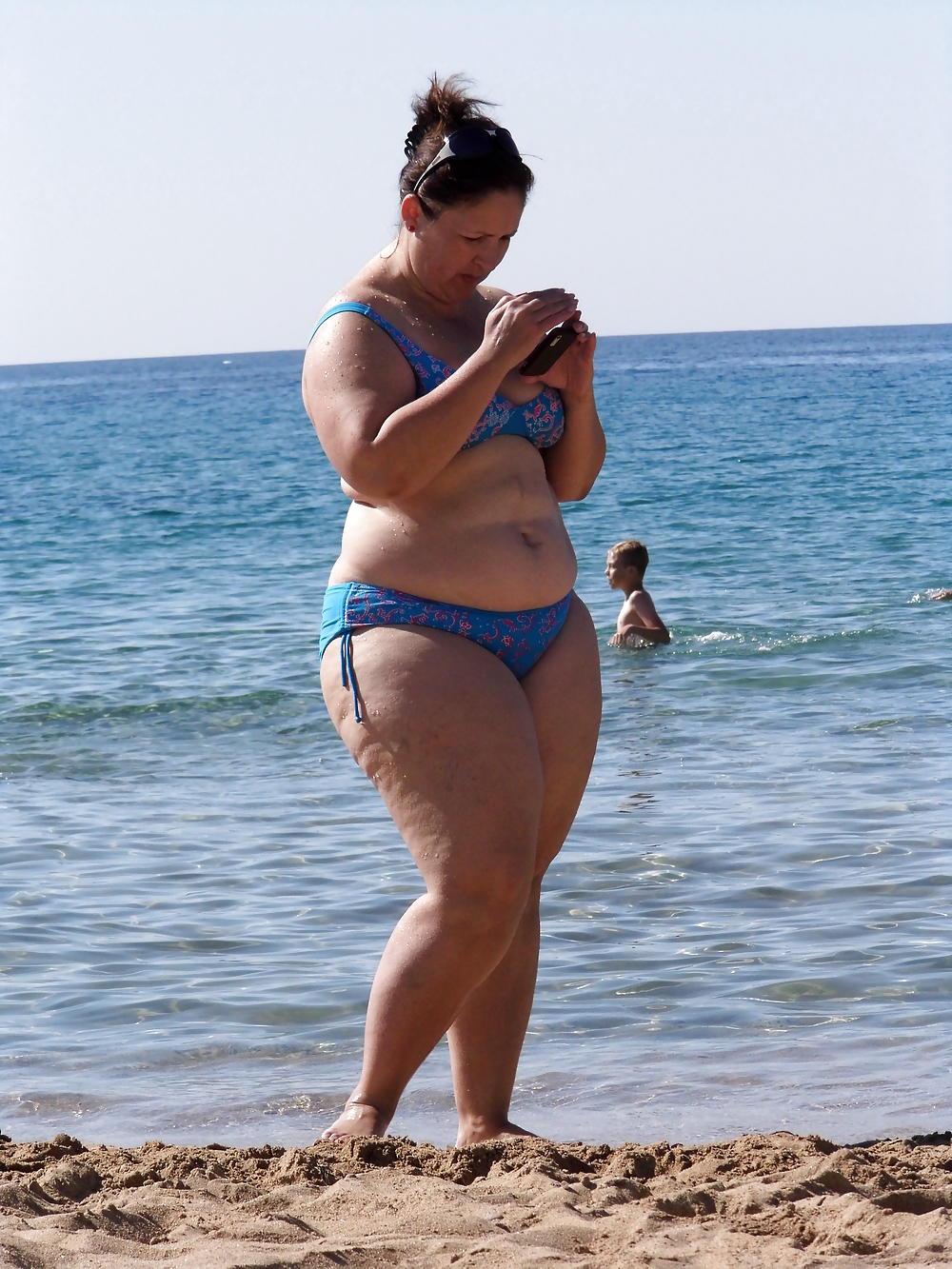 Dicke Strand Dame An Pefkos #24694224