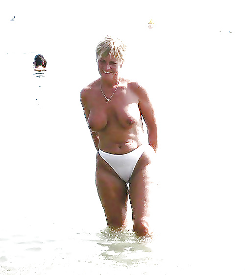 Only the best amateur mature ladies at the beach. 3 #34618743