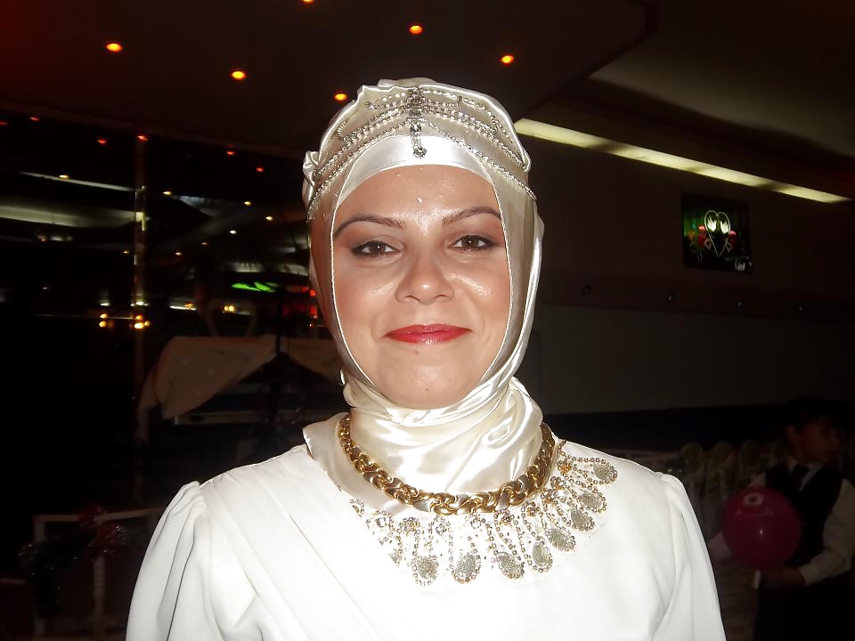 Die Schnittstelle Turbanli Türkisch Hijab Indische Sitzen #31757579