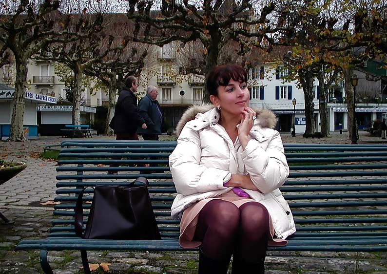 123 - Französisch Nadine Eine Flasche In Der Öffentlichkeit 2002 Einfügen #35342555